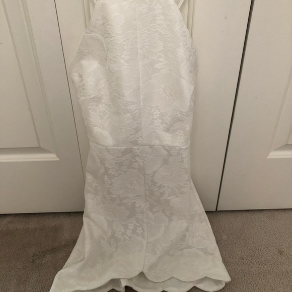 ***SOLD White scallop dress - Picture 2 of 3
